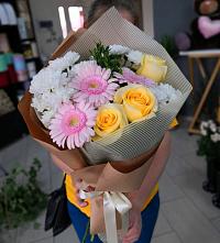 Букет цветов из:  Герберы, Розы и Хризантемы в Поворино