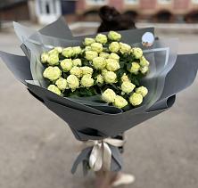 Букет Белые кустовые розы Солинеро в Поворино