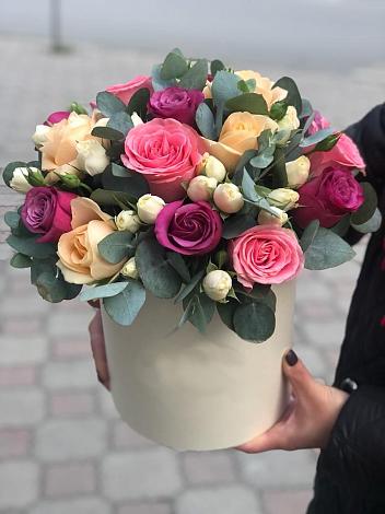 Цветочная композиция из Розы в шляпной коробке в Поворино