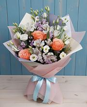 Букет цветов из:  Лизиантусы, Розы, Альстромерии и Гипсофила в Поворино