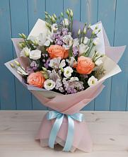 Букет цветов из:  Лизиантусы, Розы, Альстромерии и Гипсофила в Поворино