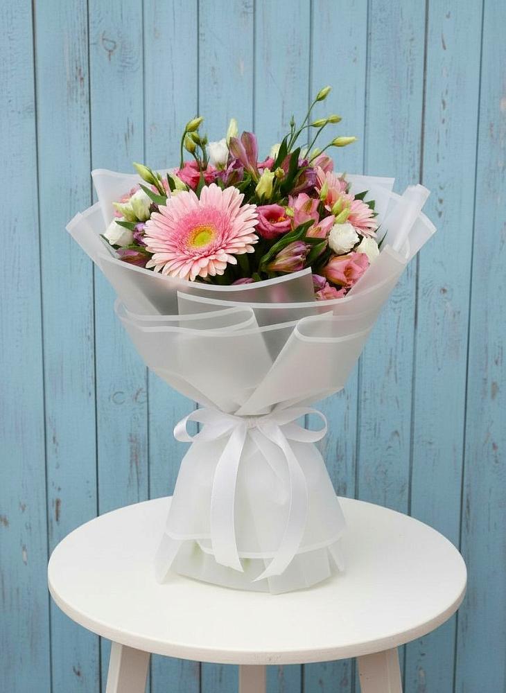 Букет цветов из: Герберы, Альстромерии и Лизиантусы в Поворино