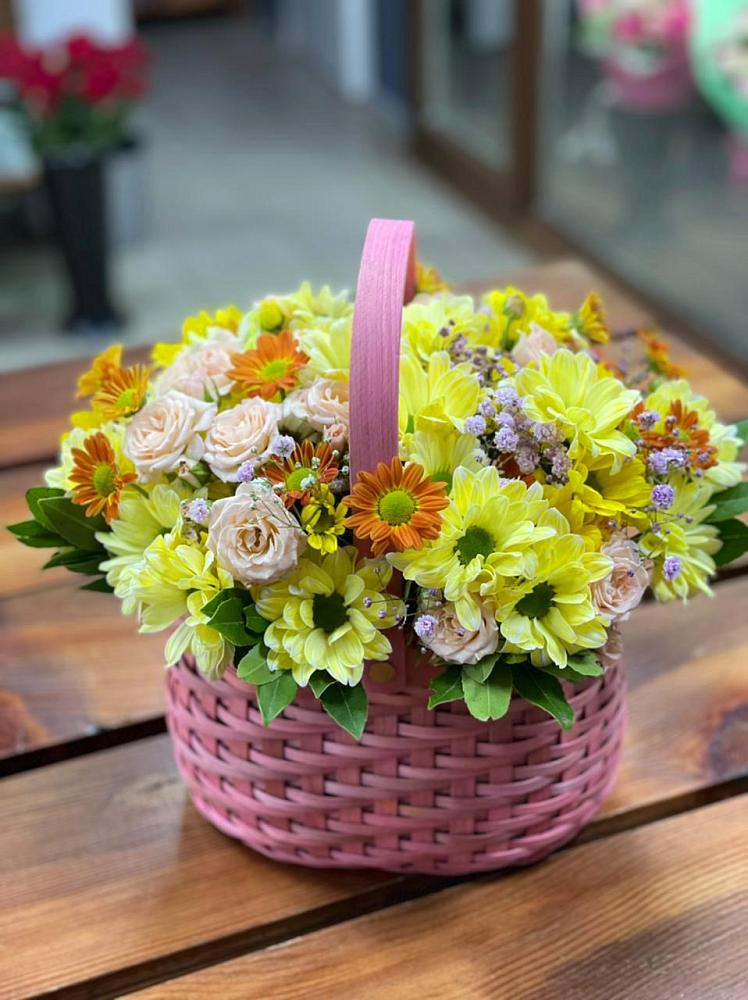Цветочная композиция из Хризантемы и Розы в корзине в Поворино