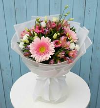 Букет цветов из:  Герберы, Альстромерии и Лизиантусы в Поворино