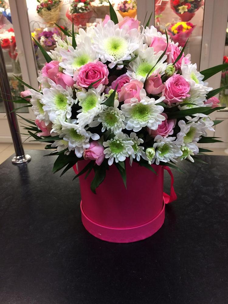 Цветочная композиция из Розы и Хризантемы в шляпной коробке в Поворино