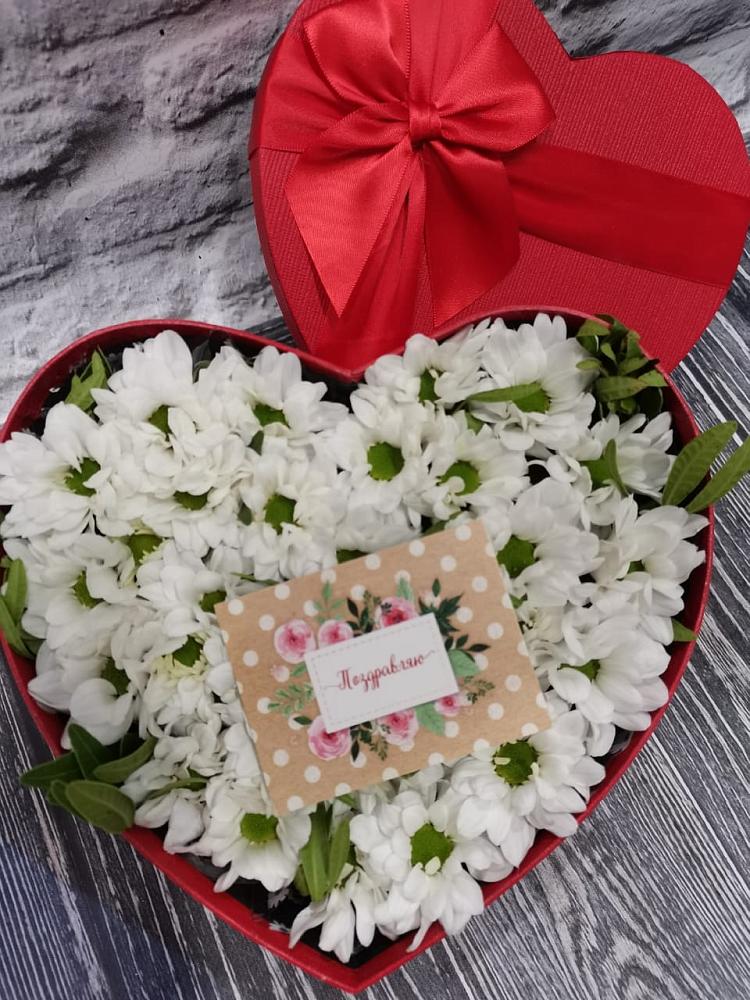 Цветочная композиция из Хризантемы в виде сердца в Поворино