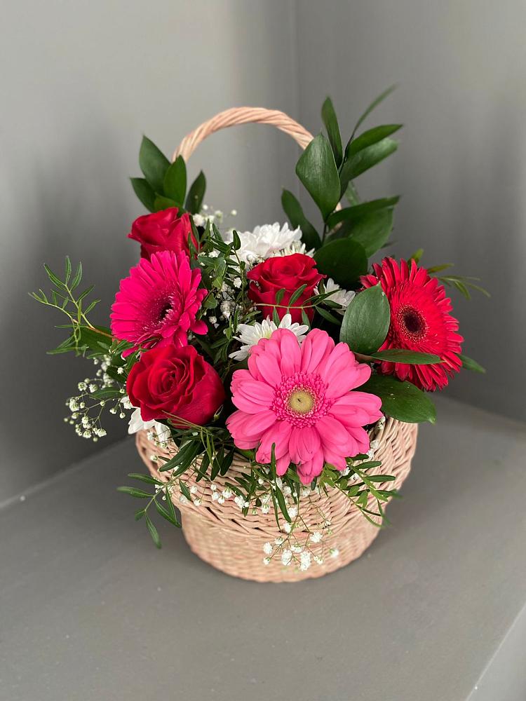 Цветочная композиция из Розы, Хризантемы и Герберы в корзине в Поворино