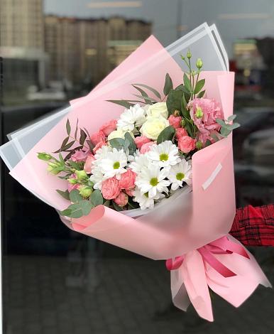 Букет цветов из: Розы, Лизиантусы и Хризантемы в Поворино