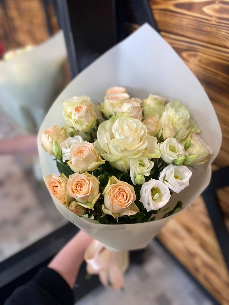 Букет цветов из: Розы и Лизиантусы в Поворино